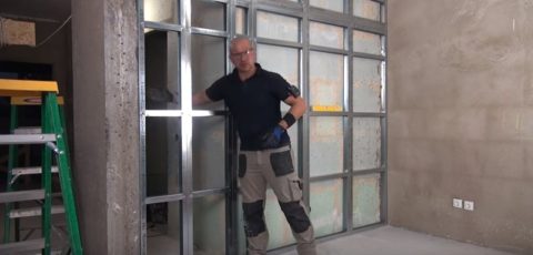 Каркас фальшь стены собран целиком из ПН профиля