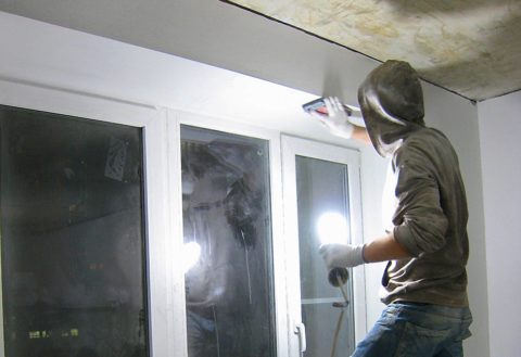 Для получения идеально ровной поверхности шпаклёвочные слои шлифуются