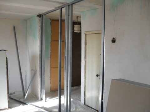 Гипсокартонная перегородка с дверью своими руками