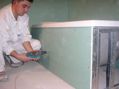Кафель на гипсокартон можно положить и вместо экрана