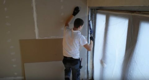 Нанесение пены между направляющими