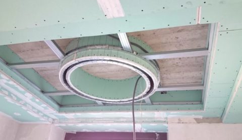 Многоуровневый гипсокартонный потолок со сложными объемными фигурами