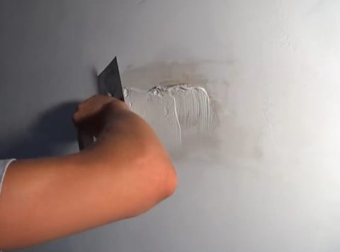 Нанесение финишного слоя шпаклевки