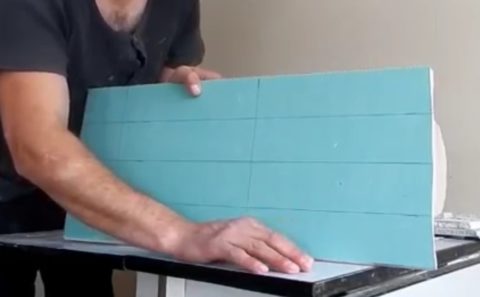 Разметка на куске гипсокартона