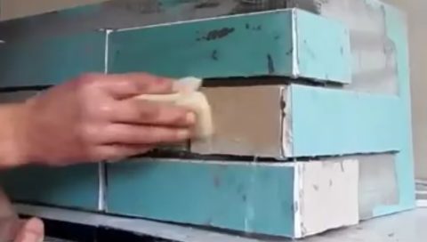 Смачивание поверхности губкой