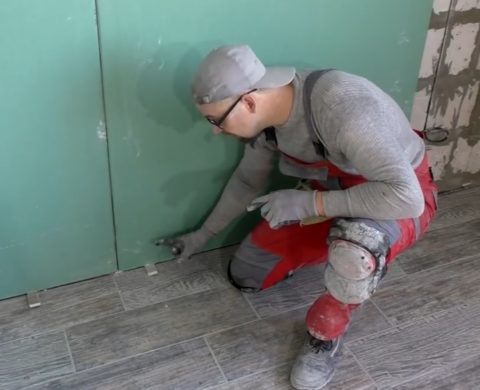 Установка клиньев под листы