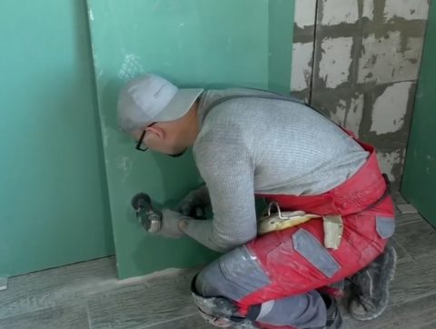 Вырезка отверстия под розетку