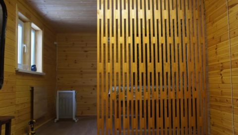 Перегородка из брусков с промежуточными вставками