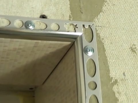 Фиксация уголков на саморезы