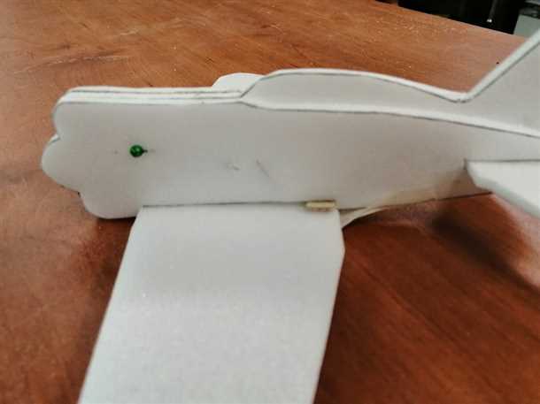 Подготовка потолочной плитки к созданию авиамоделей