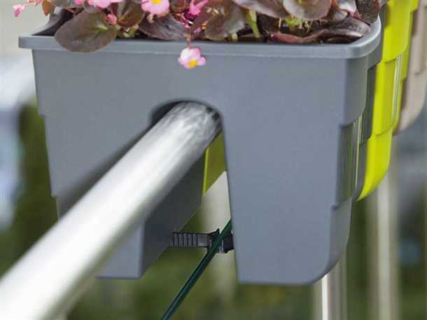 Красивые и практичные балконные ящики для цветов