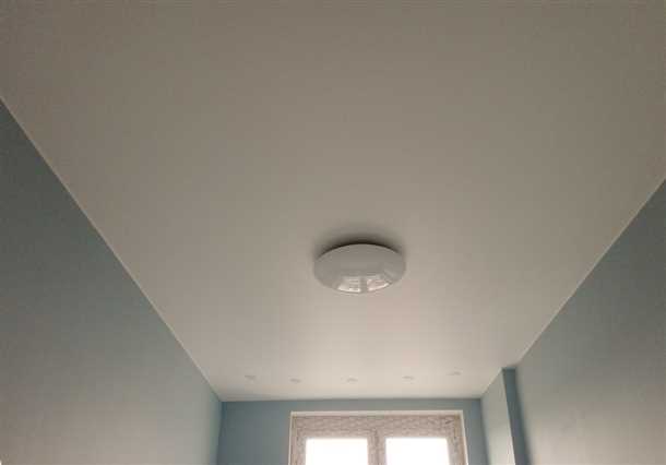 Преимущества белого матового натяжного потолка