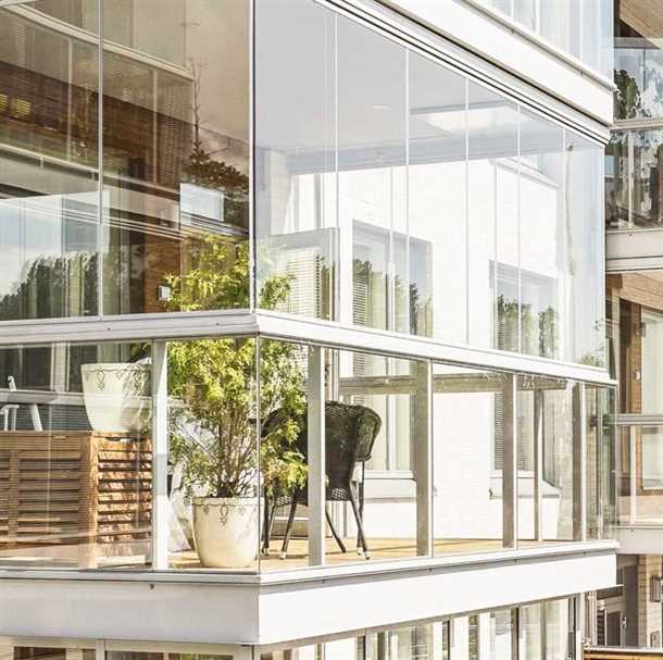 Преимущества безрамного остекления балконов и лоджий