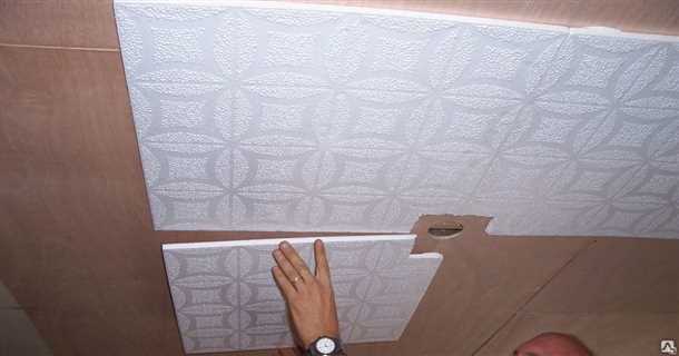 Какой клей использовать для потолочной плитки Чем клеить потолочную плитку
