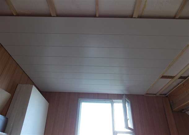 Преимущества отделки потолка штукатуркой: