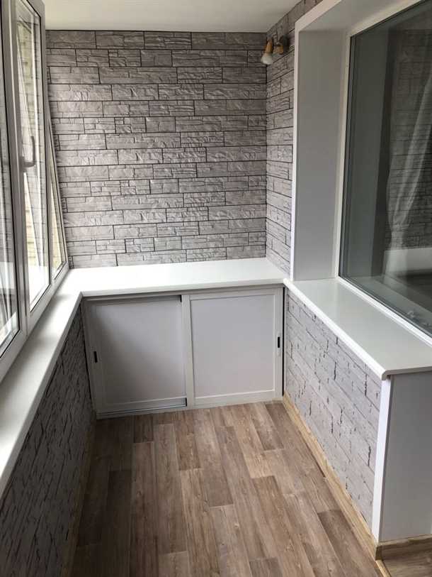 Многофункциональная панель для отделки стен на балконе