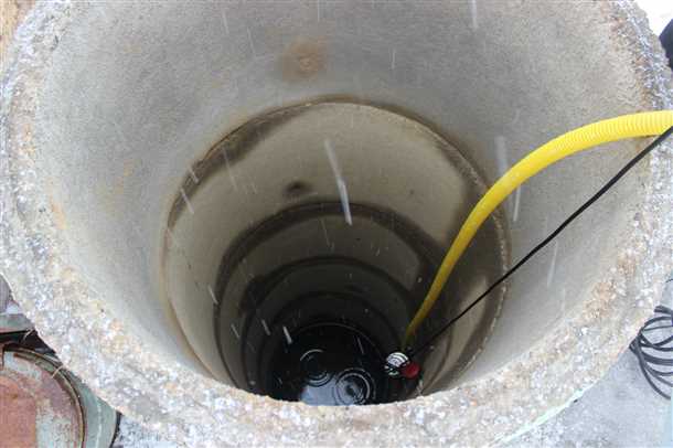 Советы и рекомендации по чистке колодцев – улучшение качества воды и поддержание надежной системы водоснабжения Чистка колодцев