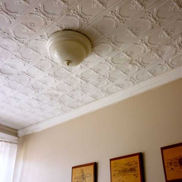 Преимущества стеклянной плитки для потолка