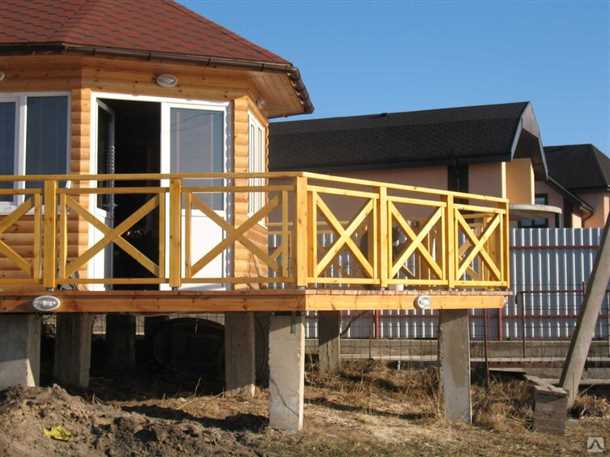 Деревянные ограждения балконов и террас