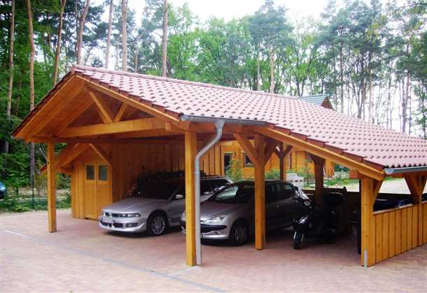 Деревянный гараж с навесом Деревянный гараж с навесом