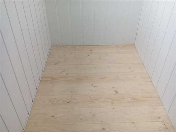 Деревянный пол на балконе Деревянный пол на балконе