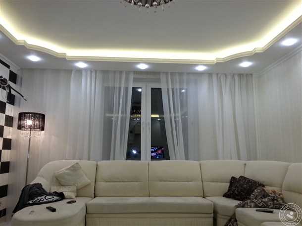 Глянцевые двухъярусные натяжные потолки