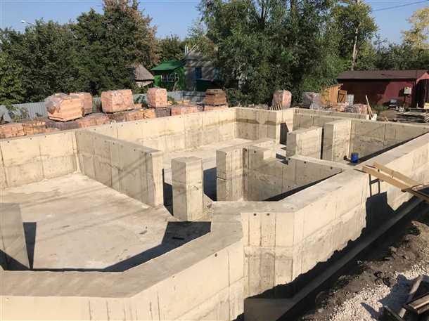 Фундамент монолитный с цокольным этажом