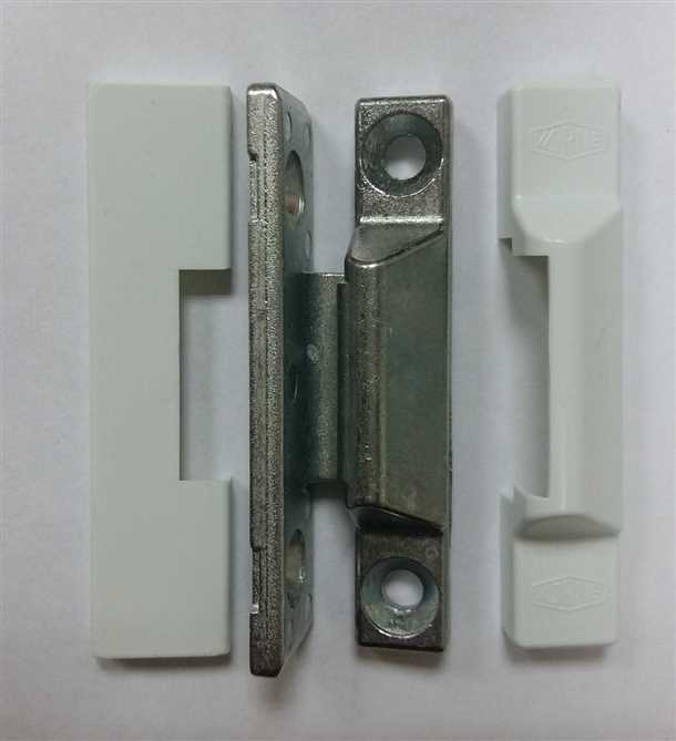 Материалы и инструменты для установки фурнитуры на балконную дверь ПВХ