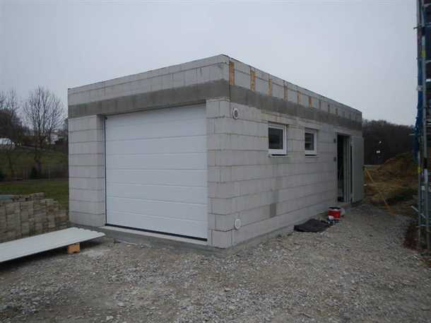 Особенности строительства гаража из пеноблоков