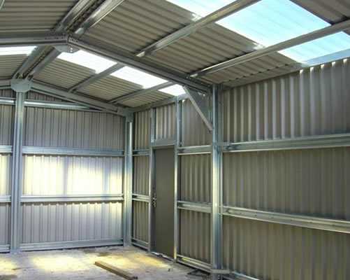 Преимущества легкости монтажа и демонтажа гаража из профиля: