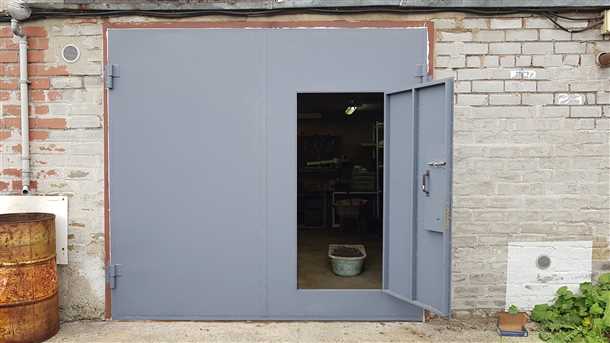 Технические характеристики гаражных металлических распашных ворот: что нужно знать при покупке