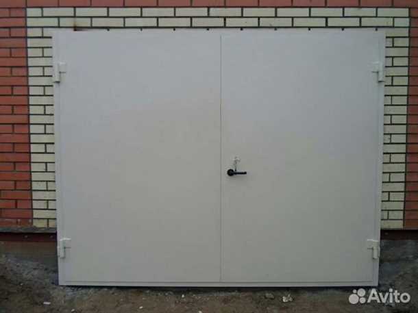 Как установить гаражные металлические распашные ворота: рекомендации и шаги по монтажу