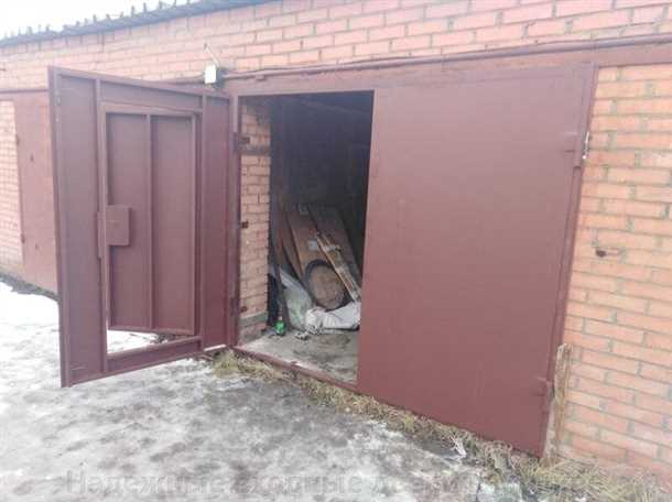 Стоимость гаражных металлических распашных ворот: что влияет на цену