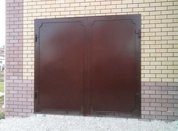 Плюсы использования гаражных металлических распашных ворот