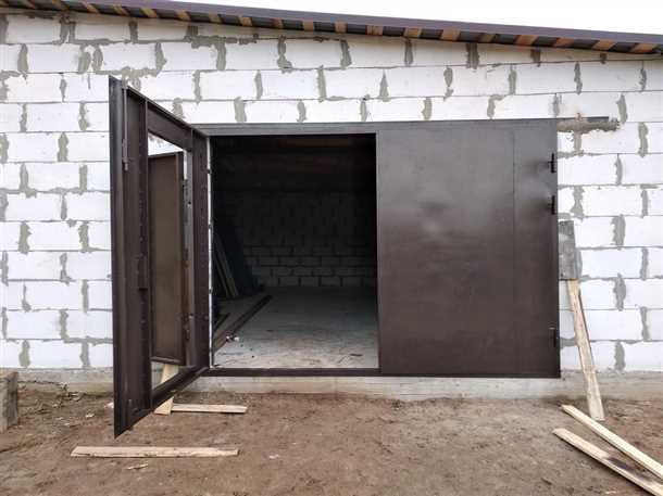 Окрашивание гаражных ворот