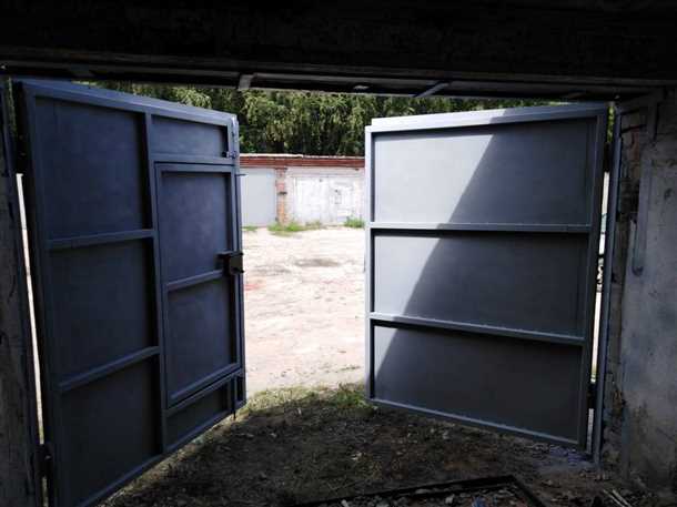 Гаражные ворота распашные