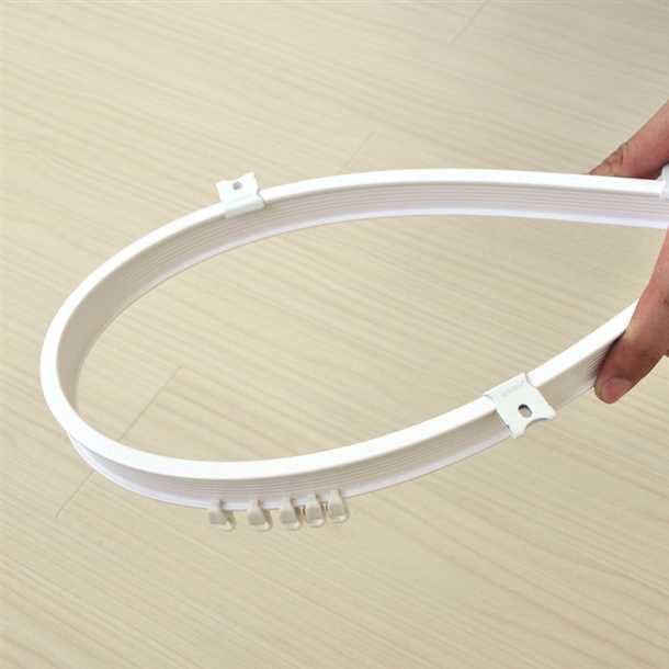 Преимущества гибкого карниза для штор