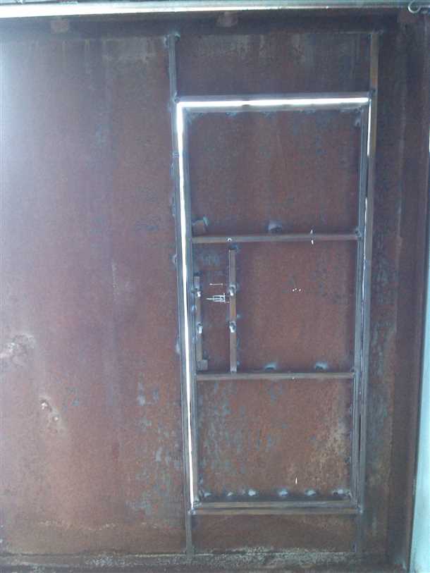 Выбор материалов для металлической двери