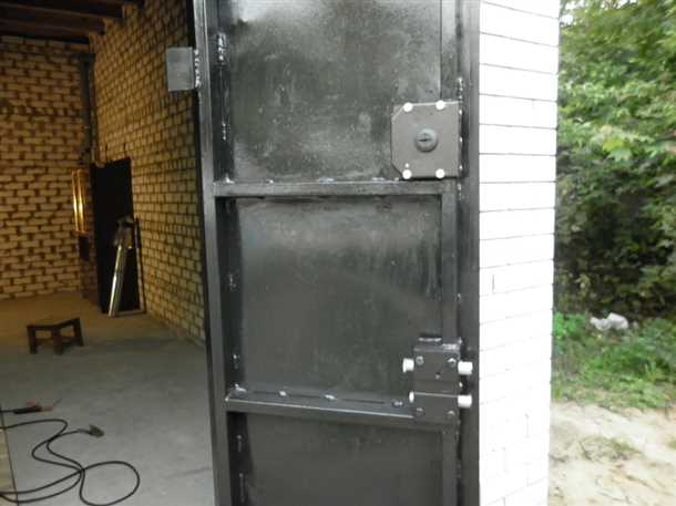 Отделка и окраска металлической двери