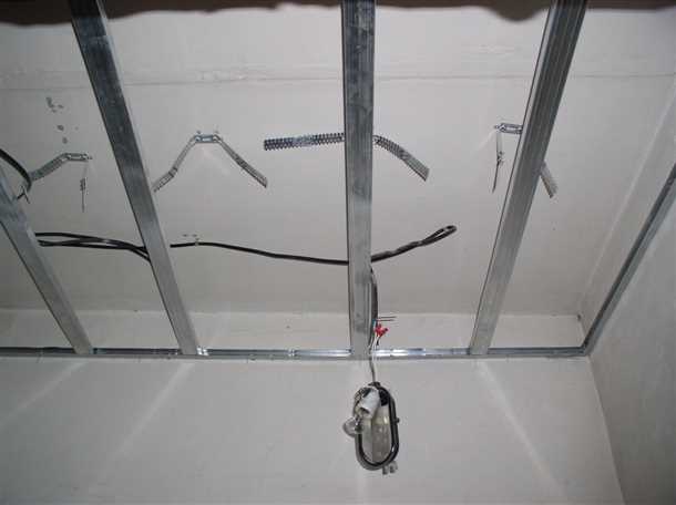 Процесс установки гипсокартона на потолок: основные этапы