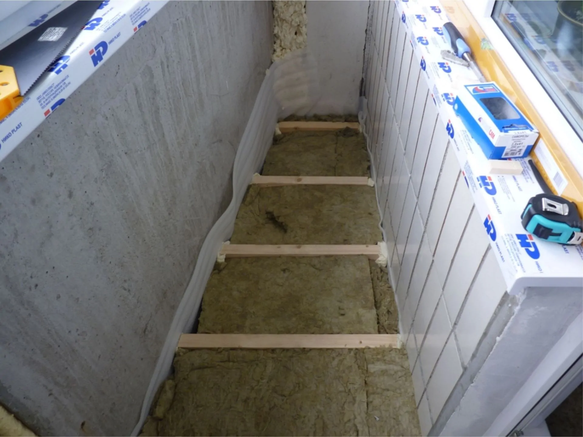 Преимущества утепления пола на балконе