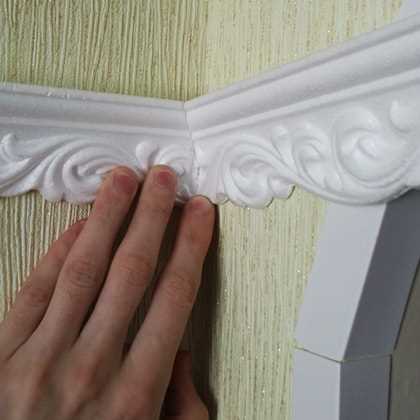 Подготовка поверхности для наклеивания плинтуса