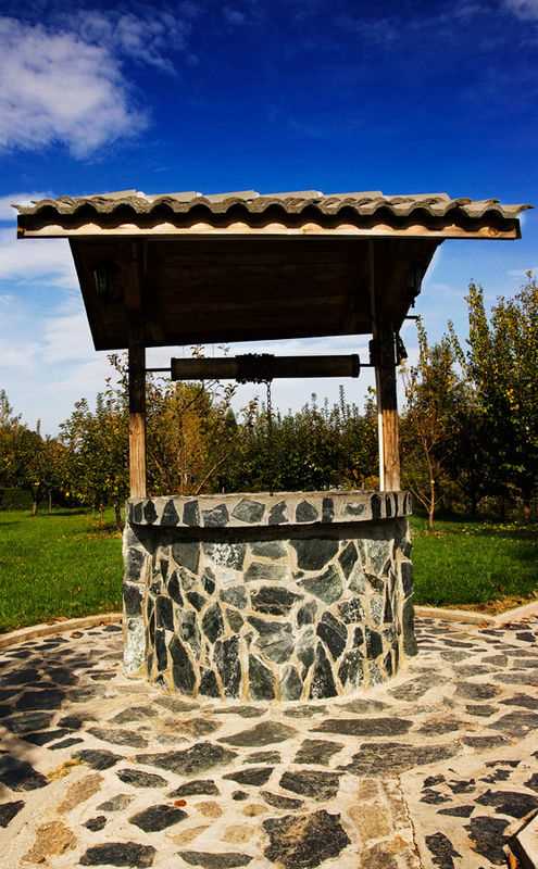 Заключительные шаги при облицовке колодца