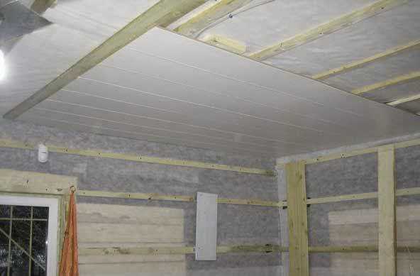 Как обшить потолок панелями ПВХ Как обшить потолок панелями пвх