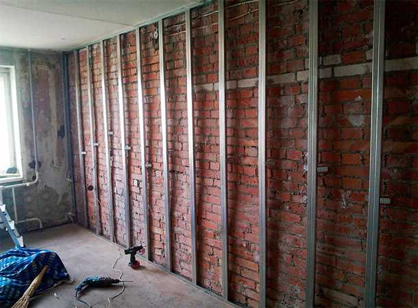 Устранение неровностей стены