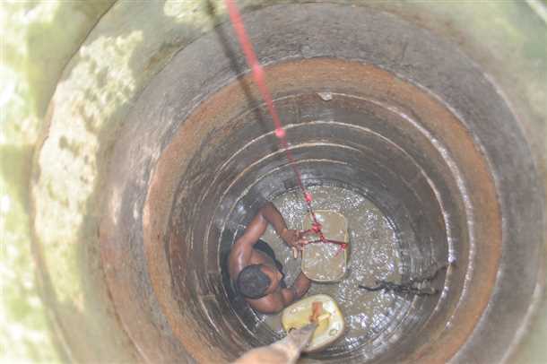 6. Заполните колодец чистой водой