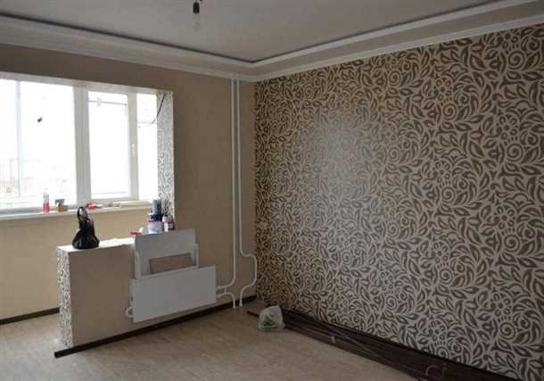 Поклейка остальных листов обоев на стену