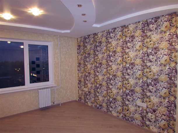 Шаг 3: Нанесение клея на лист обоев