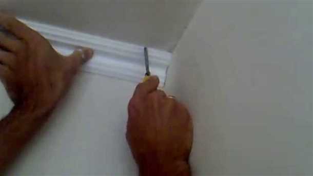 Как приклеить потолочный плинтус на обои Как приклеить потолочный плинтус на обои