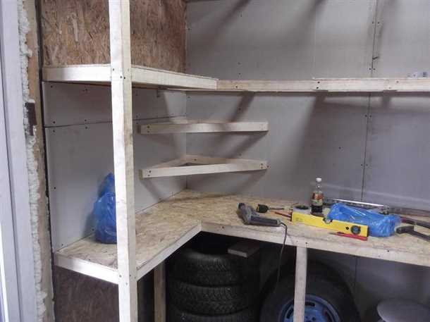 Установка полок в гараже